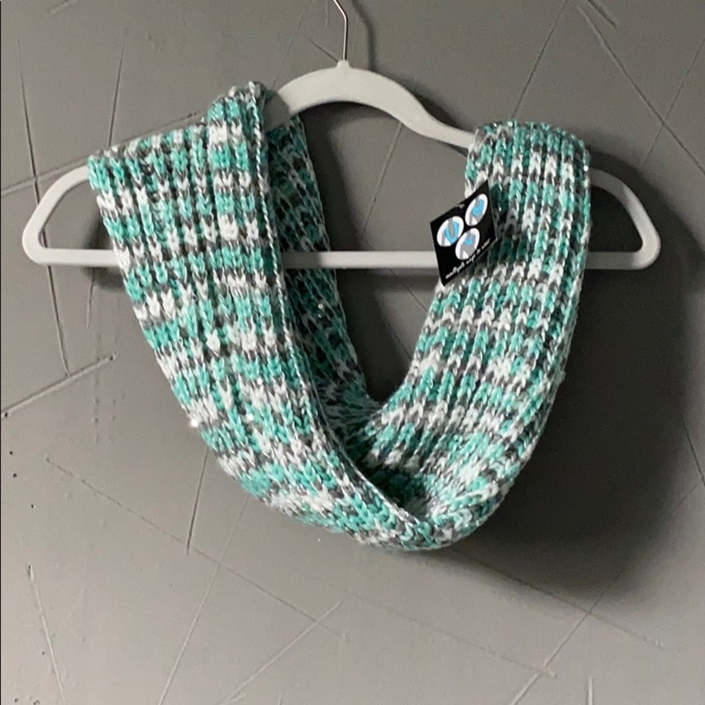 Women’s scarf New with tags
